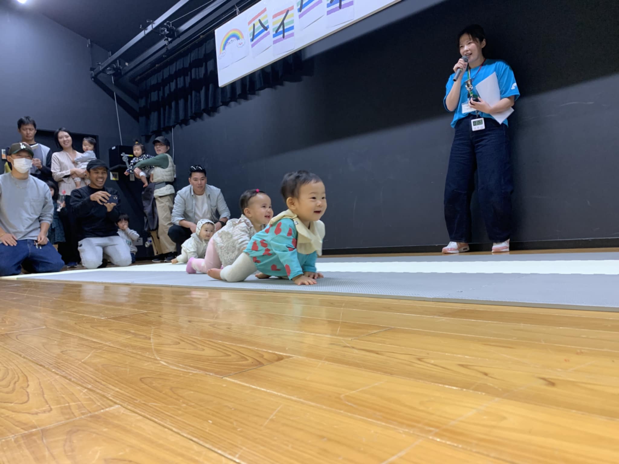 「ハイハイ・よちよちレース」「竹ぽっくりレース」