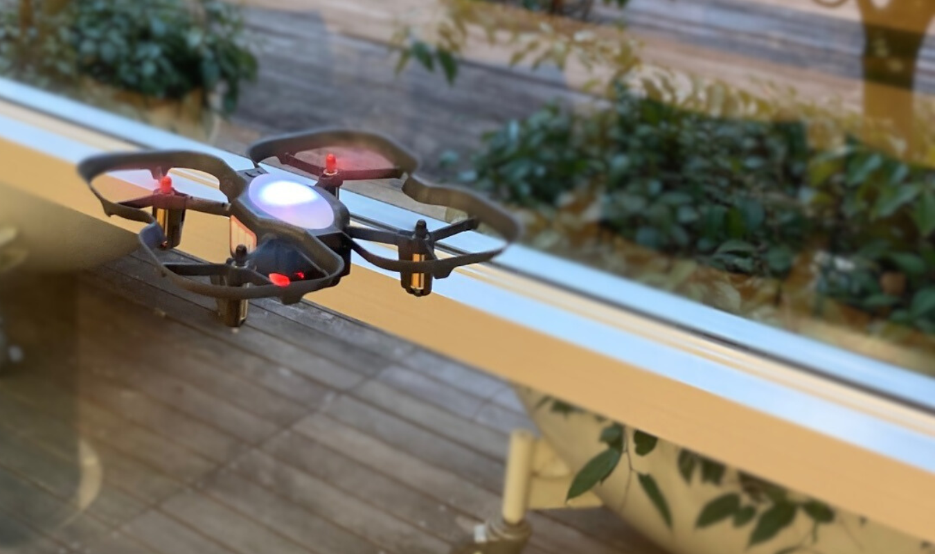 ドローンで学ぼう！空飛ぶプログラミング体験